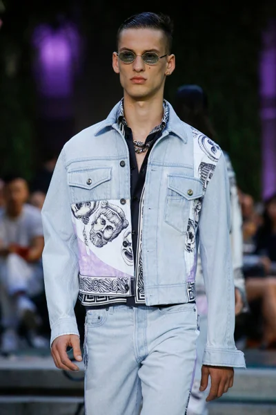 Look 44